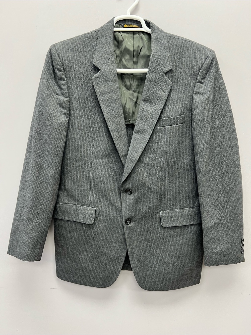 Stanton 100% Wool Men's Gray Pinstripe Blazer - Classic Tailored Jacket 44L